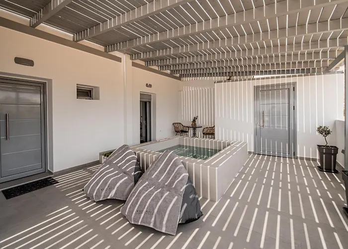 White Note Luxury Suites
