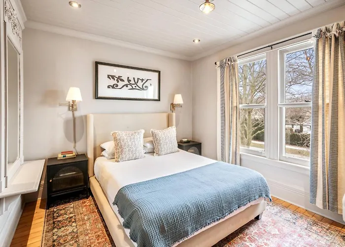 Guestroom In Old Town | Steps To Lake & Everything