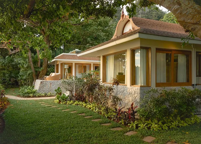 Villa Macaque And Villa Languor