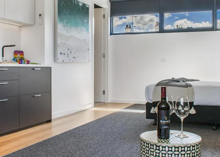Stylish Studio With Great Amenities Near Beachside