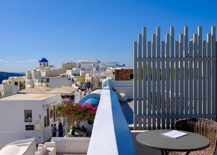 Oia Treasures Art Suites