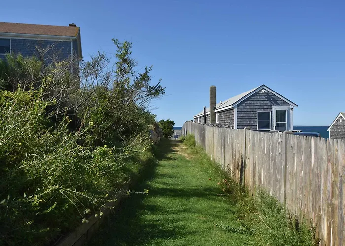 12215 - Beautiful Views Of Cape Cod Bay Access To Private Beach Easy Access To P-Town