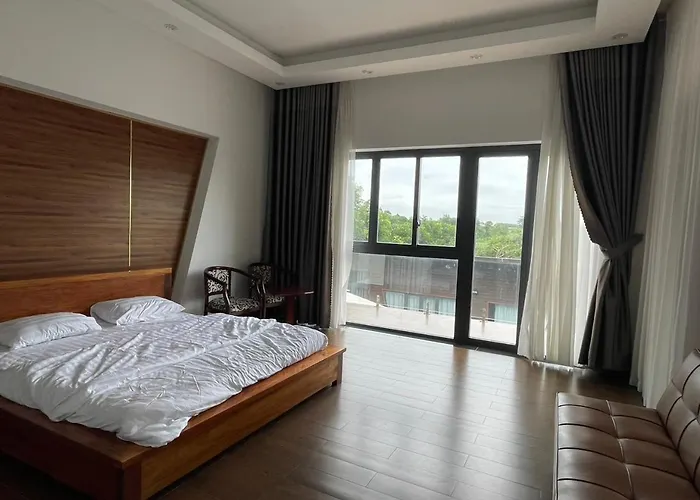 Nha Ben Doi - The Hill House