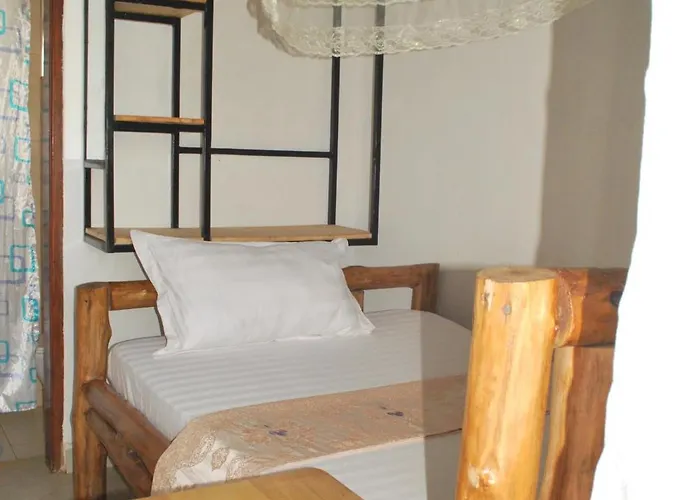 Nnalubaale Resort Cottages