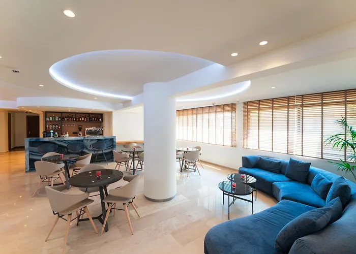 Amphitryon City Hotel