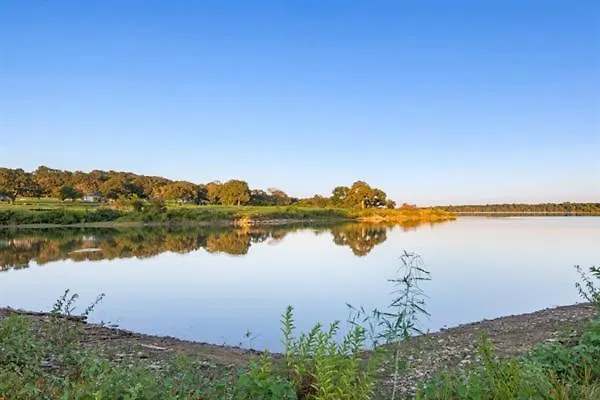 Spacious Wooden Suite #2 By The Lake At Texoma Shores Resort
