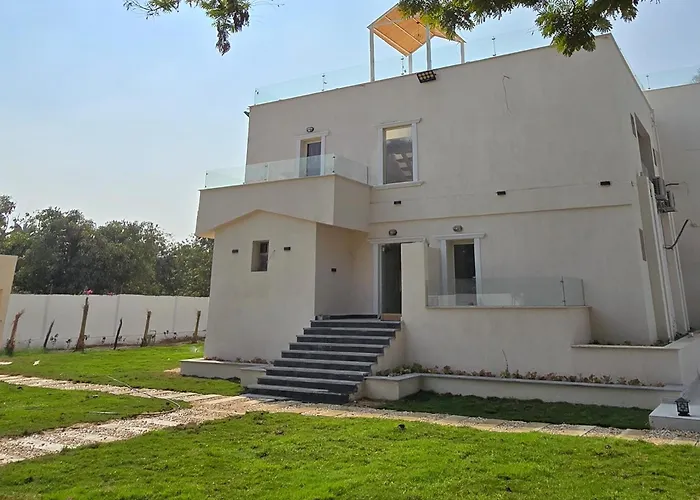 Nakhil Pyramids Resort