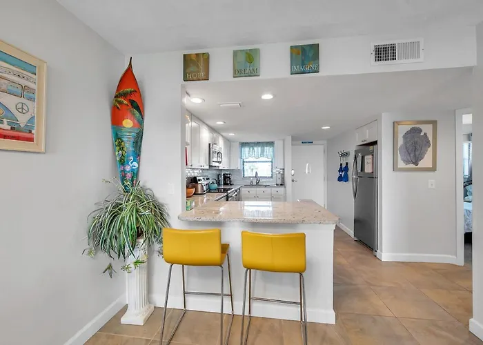 Bayshore Yacht And Tennis Club Unit 306
