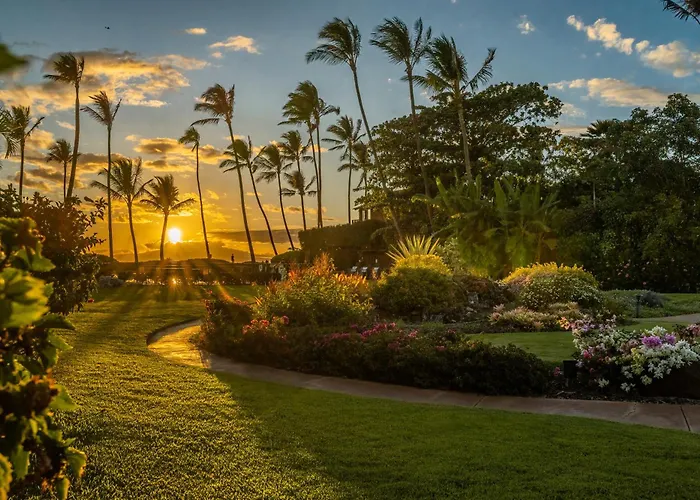 Waiohuli Beach Hale D-114 Oceanfront Complex With Garden View, Steps To Beach