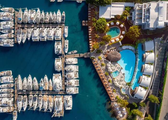 Yacht Classic Hotel - Boutique Class