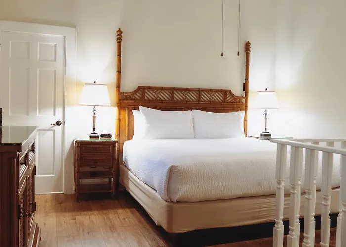 Silver Palms Inn & Historic Homes
