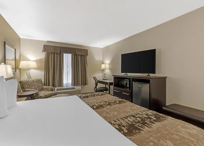 Best Western Plus Pembina Inn & Suites