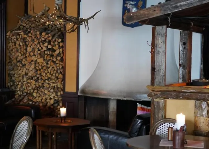Le Ski Lodge & Steakhouse