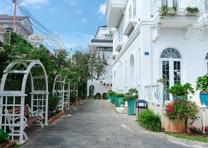 Dalat De Charme Village