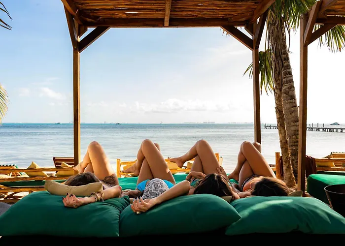 Mayan Monkey Isla Mujeres - Social Hotel (Adults Only)