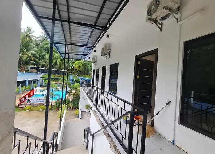 Hideaways Restobar And Resort