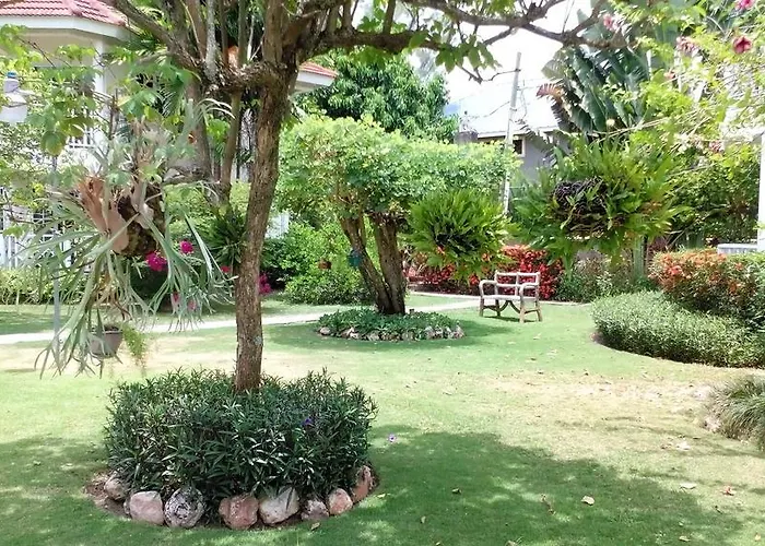 Pipers Cove Resort