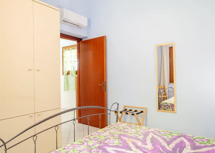 Torre Di Chia Holiday Home It11101Cr