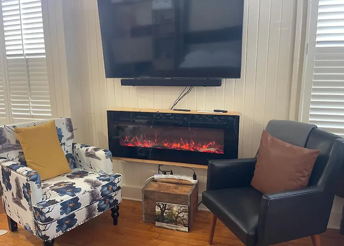Romantic Studio Apt In Historic Downtown Savannah