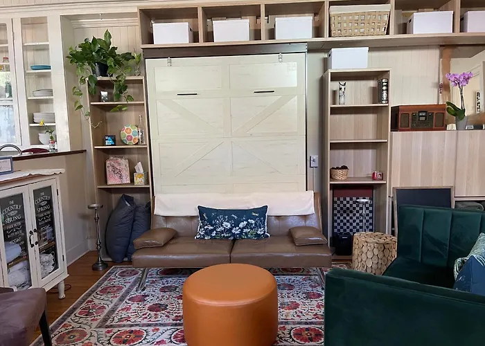 Romantic Studio Apt In Historic Downtown Savannah