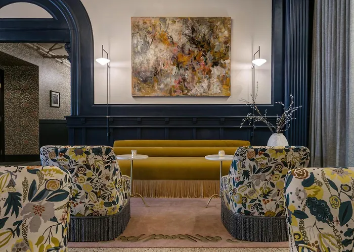 MarQueen Hotel