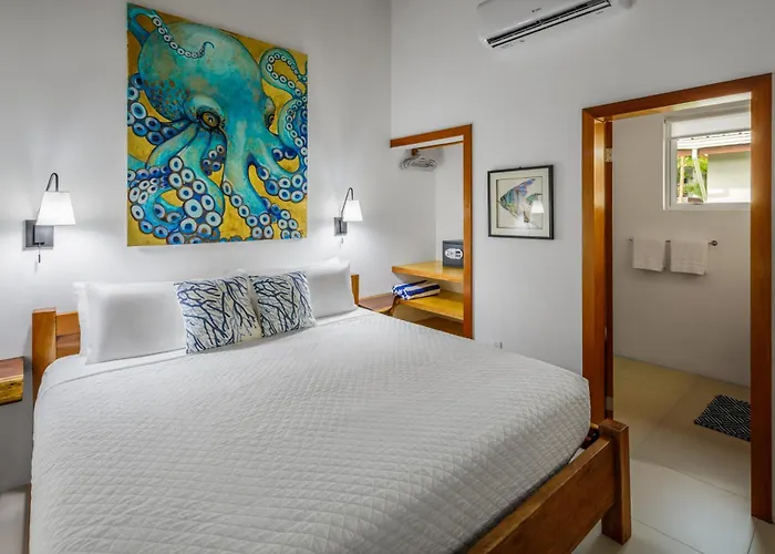 Weezie's Ocean Front Hotel&Garden Cottages