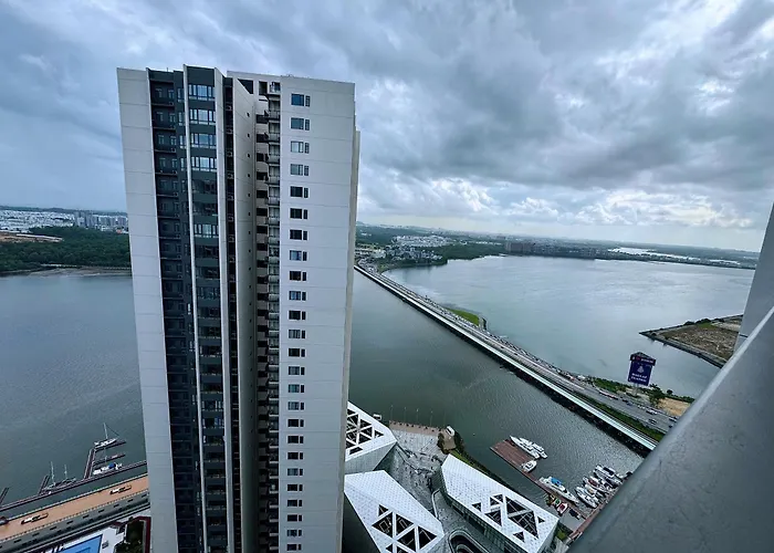 Thebess Hotel Tokyo Is Located Adjacent To Singapore And Offers A Sea Viewit Is A Family Business Smart Room With The Sea View Of Princess Bay富力公主湾