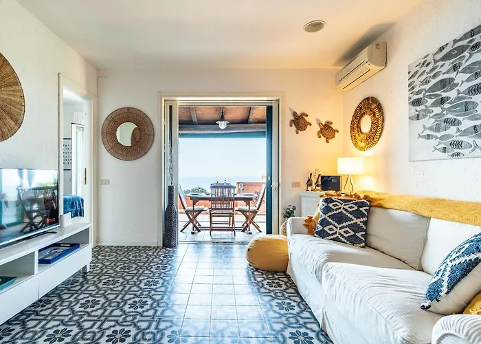 Tuca Tuca Si, sea view terrace&private beach