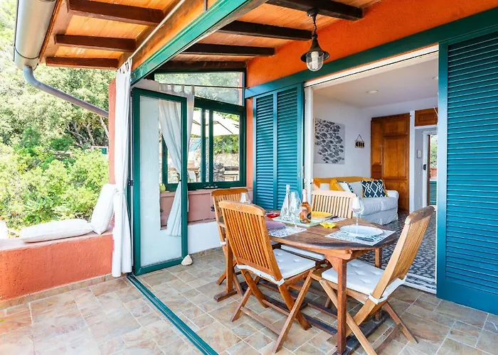 Tuca Tuca Si, sea view terrace&private beach