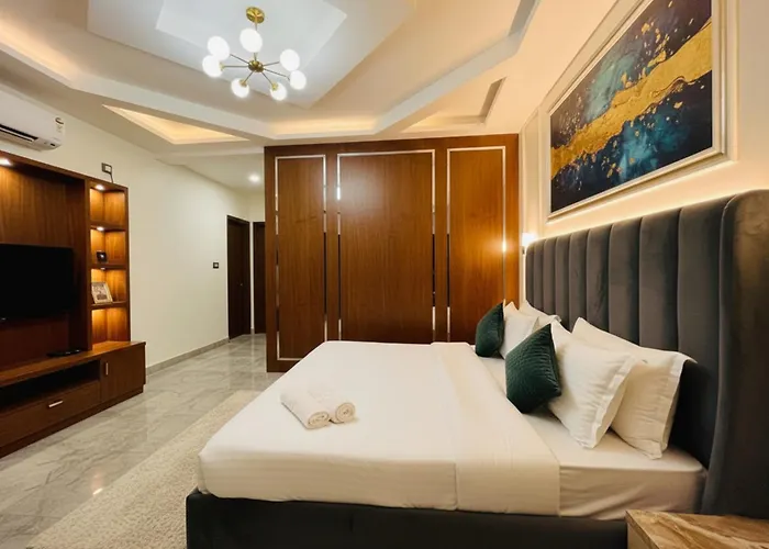 Hotel Grand Villa By Signature Stayz Near Igi Airport