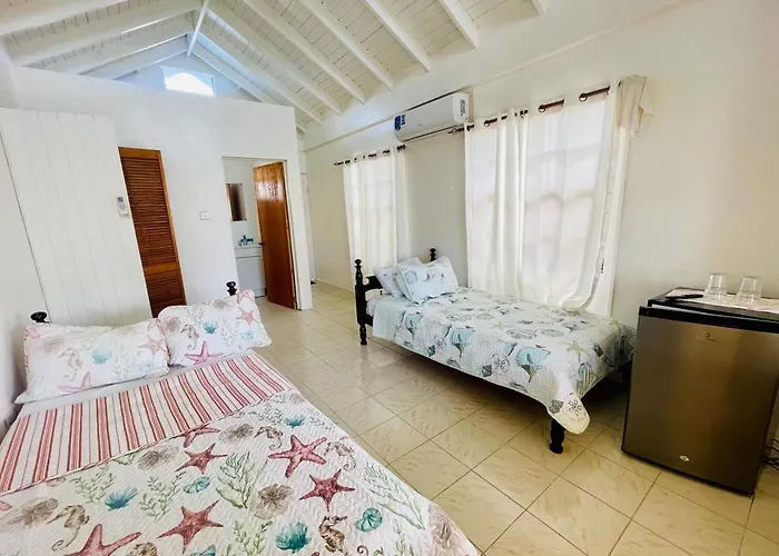 Dennis' Hideaway