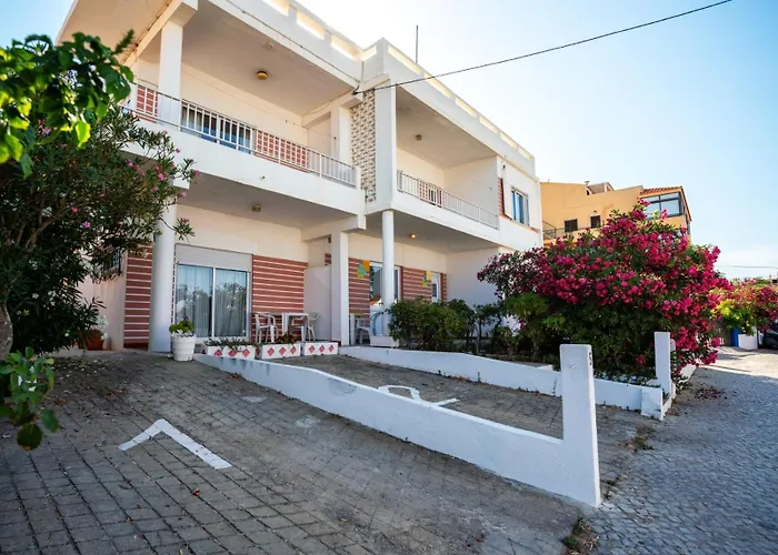 Blife Petrya Private Rooms At Faro Beach