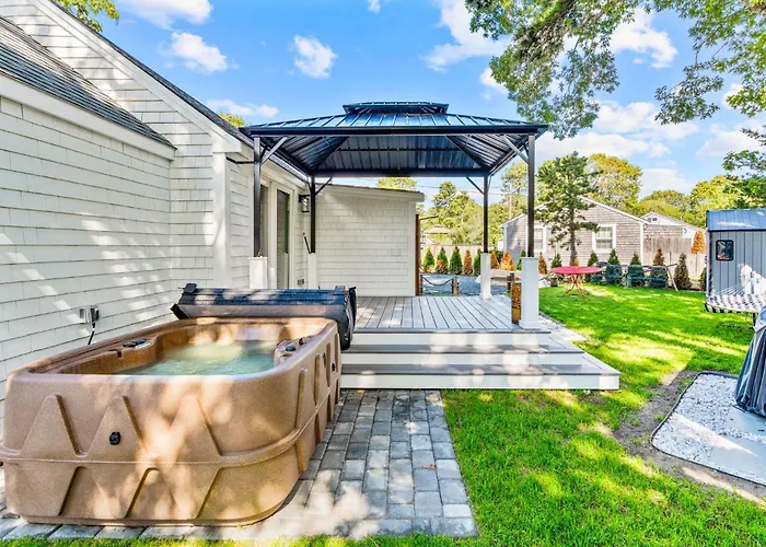 Dennis Port House Beachhot Tub & Fire Pit Fun