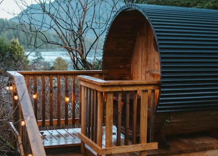 First Light - Vintage Waterfront With Hot Tub - One Bedroom