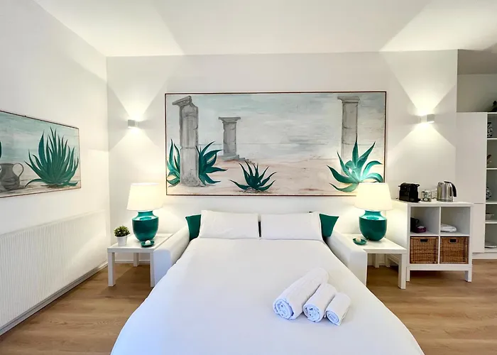Mimosa Seafront Apartment - Free Parking Wi-Fi