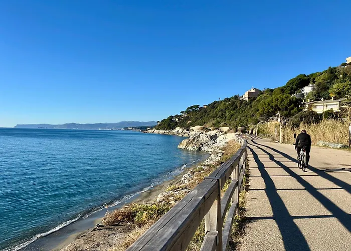 Mimosa Seafront Apartment - Free Parking Wi-Fi