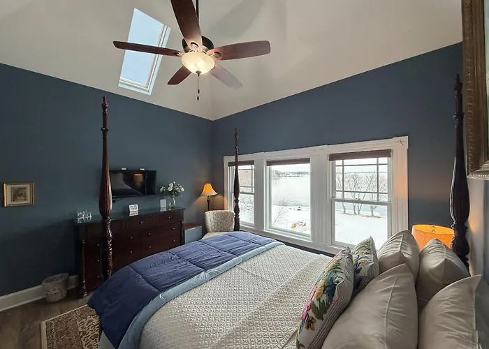 Saltair Inn Waterfront B&B