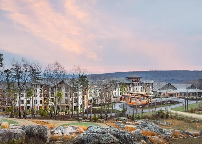 Cloudland At Mclemore Resort Lookout Mountain, Curio By Hilton