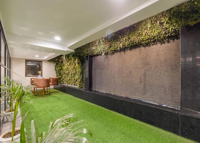 Hotel Sapphire House - 3 Mins Walk From Metro And 5 Mins From New Delhi Railway Station