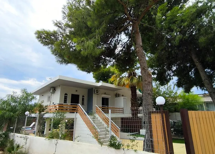 House With A Pool, 2' From The Beach
