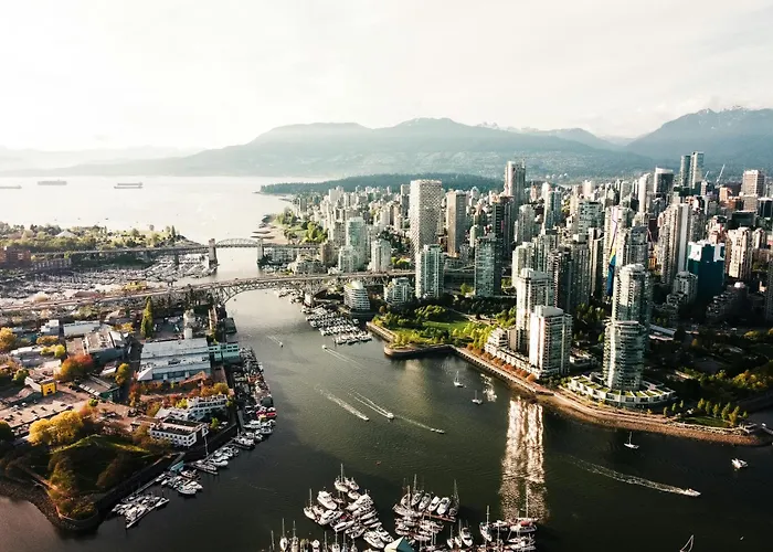 Sea To Sky Studio With Mountain And City Views