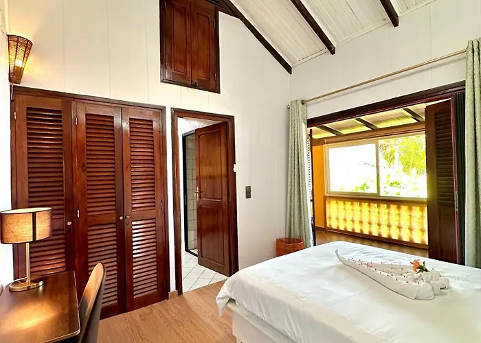 Holiday Beach Hotel
