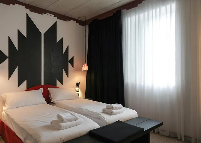BAZAAR HOTEL Center