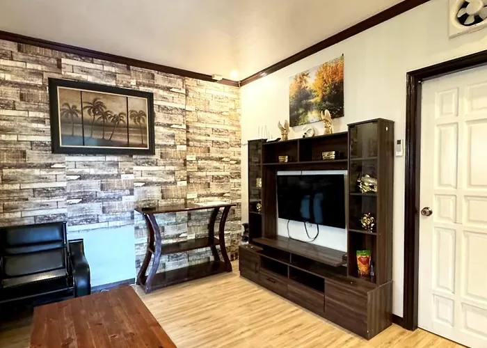 Nazarene Apartelle - R7