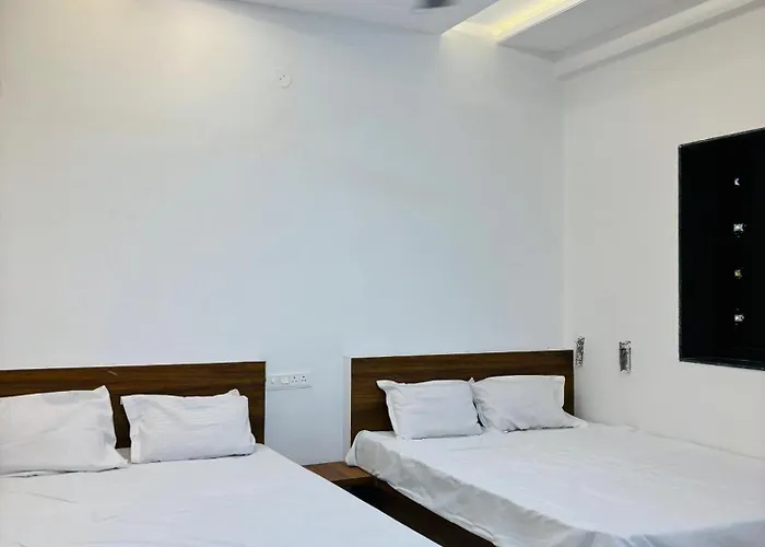Hotel Malhar Inn