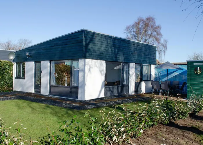 Golden House - Bungalow Near The Beach