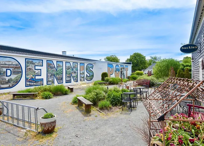 Upscale Beach Retreat W Pool Half Mile To Beach
