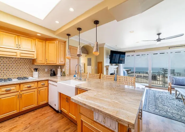 Ocean View Penthouse 2 Bdrm 2 Bath W Garage 2 Blocks To Sand