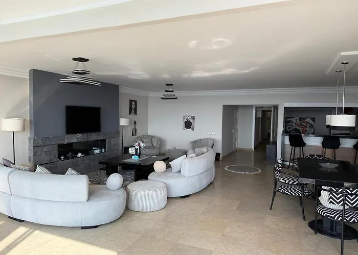 Stylish 3Br Apartment - Large Balcony - Nile View