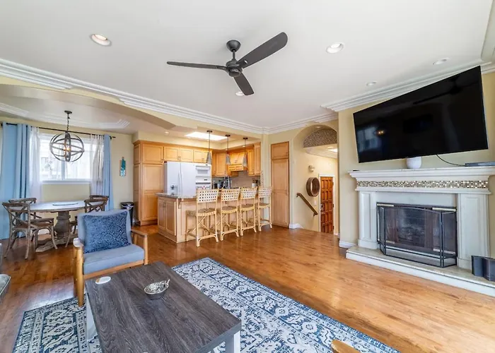 Ocean View Penthouse 2 Bdrm 2 Bath W Garage 2 Blocks To Sand